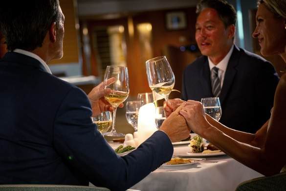 Paul Gauguin Cruises MS Paul Gauguin La Veranda LIfestyle 4 ©Paul Gauguin Cruises.jpg